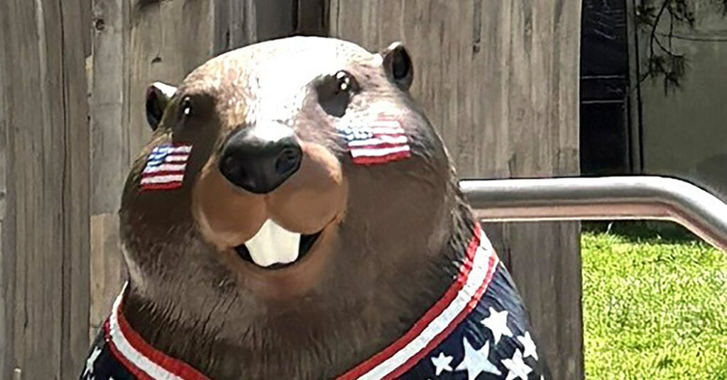 Beaver Statue Honoring the United States Is Smashed in Toronto